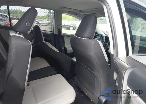 2017 Toyota Rav4 Xle z USA, uszkodzony, nr VIN JTMRFREV7HD199244